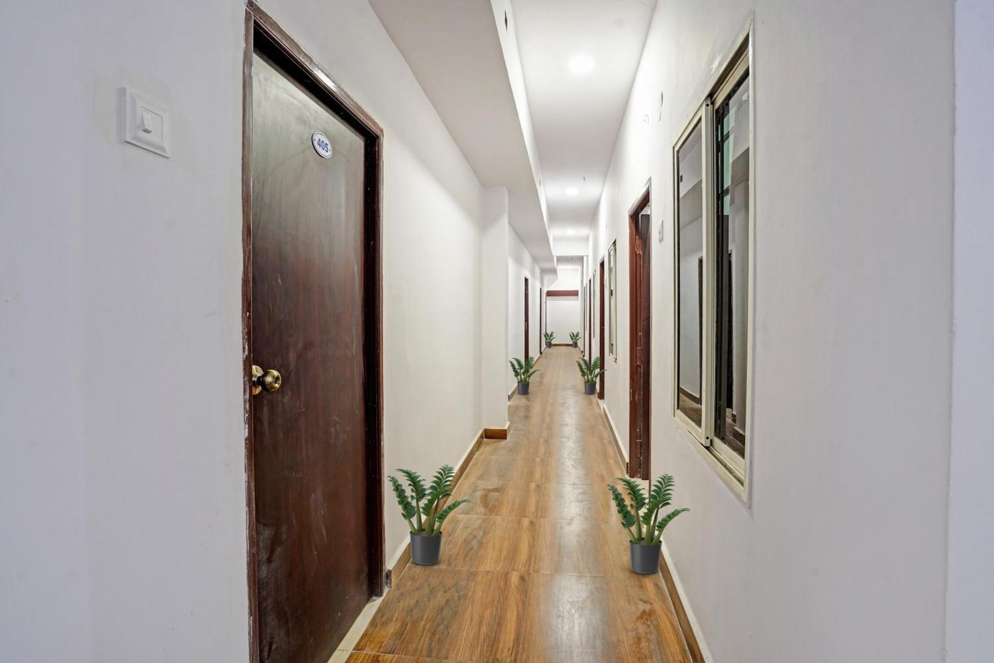 OYO 84911 Sai Krishna Paradise Vijayawāda Exterior foto